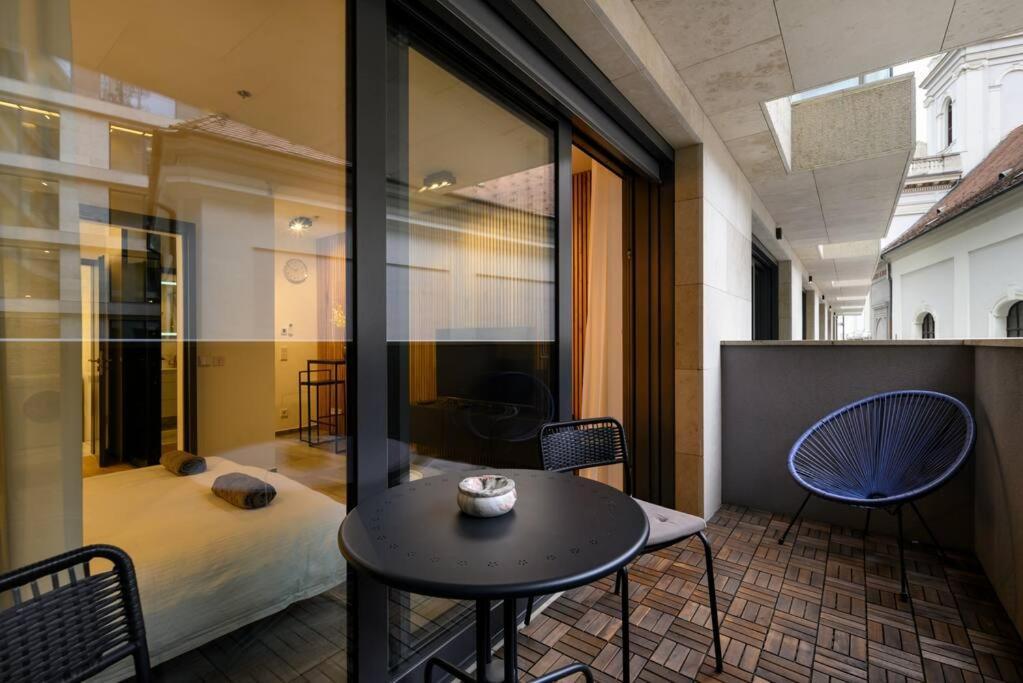 2Budapest Eye-Freegym And Sauna Luxury Home Bagian luar foto