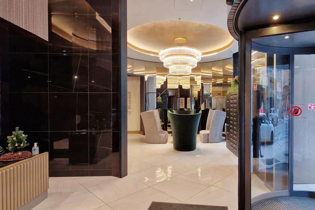 2Budapest Eye-Freegym And Sauna Luxury Home Bagian luar foto