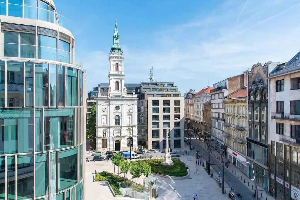 2Budapest Eye-Freegym And Sauna Luxury Home Bagian luar foto