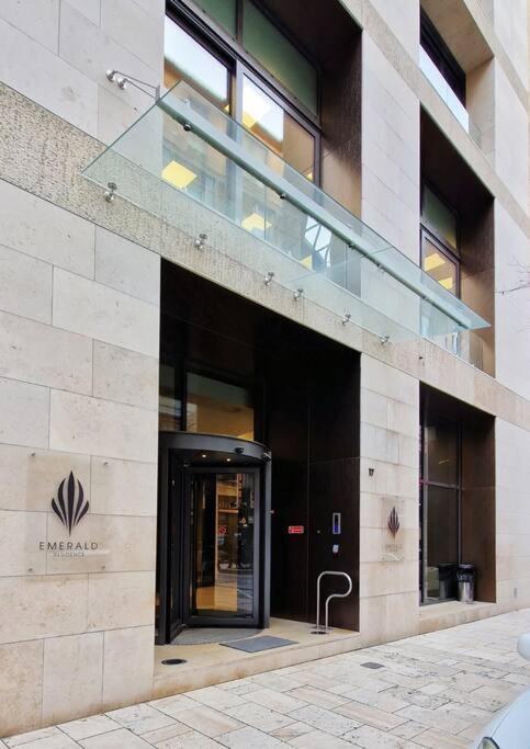 2Budapest Eye-Freegym And Sauna Luxury Home Bagian luar foto